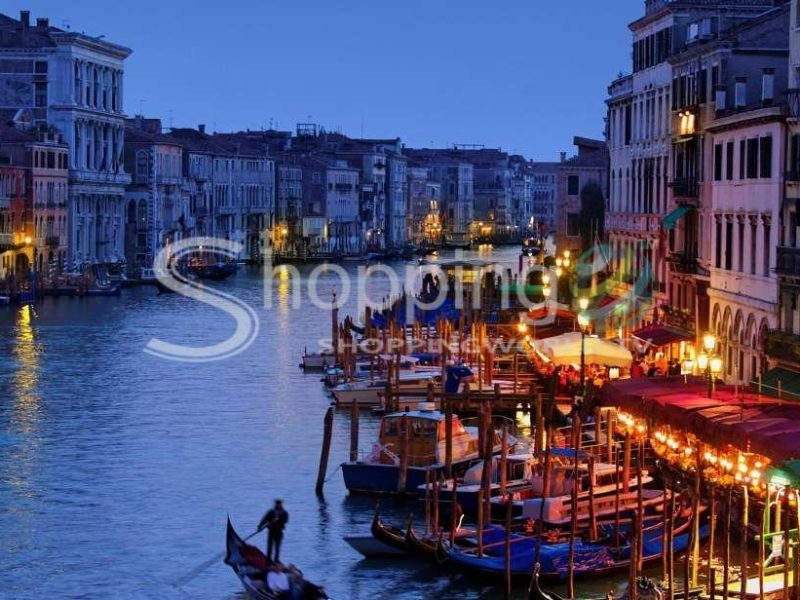 30 Minute Private Nighttime Gondola Ride In Venice - Tour in  Venice