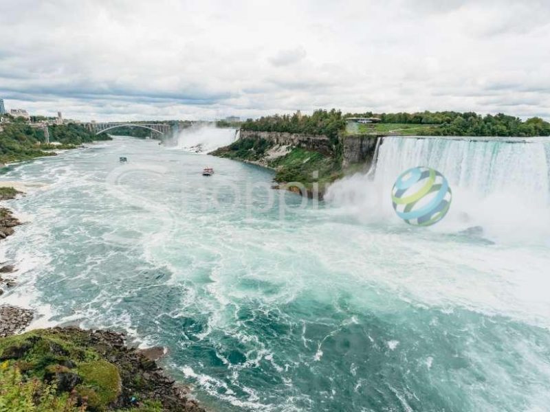 Falls day tour with boat cruise & niagara-the-lake in Canada - Tour in Toronto