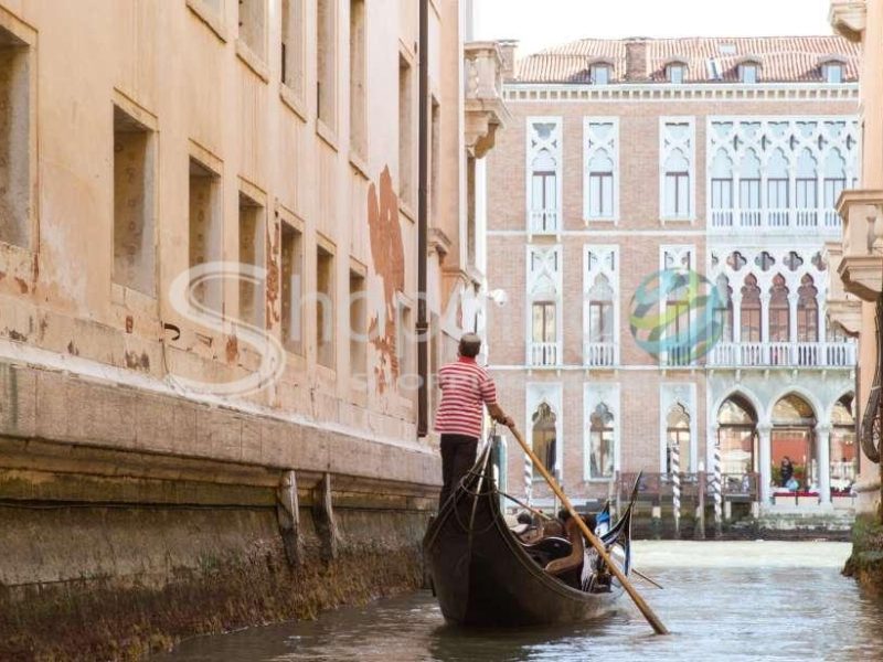 Grand Canal By Gondola With Commentary In Venice - Tour in  Venice