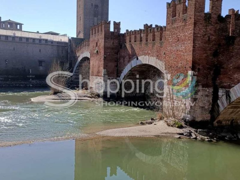 History And Hidden Gems Walking Tour In Verona - Tour in  Verona